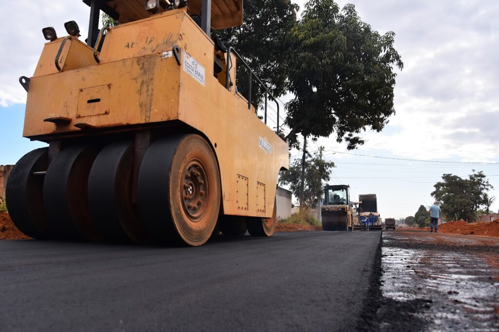 Prefeito Vilmar promete asfaltar ruas de Aparecida com recursos do Brics