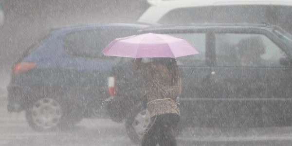Preparem o guarda-chuvas para os bloquinhos, porque a chuva irá continuar na capital goiana neste sábado de pré-carnaval em Goiânia. Segundo o Instituto Nacional de Meteorologia (INMET), o dia será marcado com muitas nuvens e pancadas de chuva isoladas, além de rajadas de vento. Os termômetros devem variar entre 21 e 31ºC.  Nesta sexta-feira (2/2), o Inmet publicou alerta de perigo para possibilidade de chuvas intensas em Goiânia e outras cidades goianas. A combinação de calor e umidade favorece a formação de áreas de instabilidade.