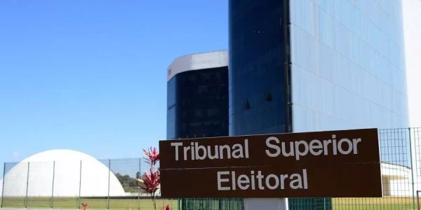 O plenário do Tribunal Superior Eleitoral (TSE) marcou para a sessão desta terça-feira (27/2) a votação das regras para a eleição municipal de outubro, com destaque para a resolução sobre propaganda eleitoral, que deve disciplinar o uso de tecnologias de inteligência artificial (IA) nas campanhas.