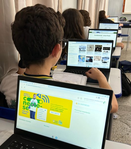 A rede estadual de ensino, em Goiás, é destaque em avanços no uso de Internet e de equipamentos portáteis de informática e acessibilidade, conforme revelou o Censo Escolar 2023. Coordenado pelo Instituto Nacional de Estudos e Pesquisas Educacionais Anísio Teixeira (Inep), vinculado ao Ministério da Educação (MEC), o estudo é utilizado para o planejamento dos gastos e das políticas públicas, tanto de infraestrutura, quanto da parte pedagógica.