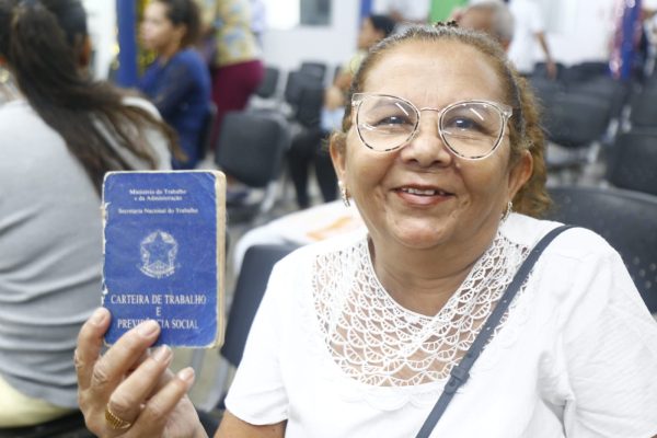 A Assembleia Legislativa de Goiás(Alego) aprovou em segunda e definitiva votação um projeto que propõe uma série de medidas para priorizar a inserção de mulheres com mais de 50 anos no mercado de trabalho. A matéria, que passou na quarta-feira (24), é do deputado estadual Gustavo Sebba (PSDB).