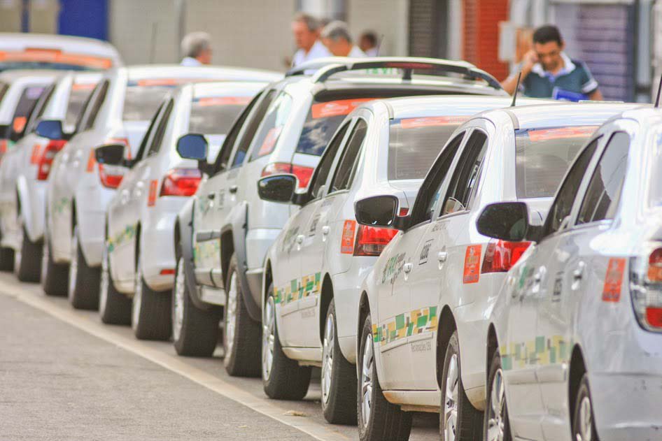 Foi aberto pela Secretaria Municipal de Mobilidade (SMM) um processo seletivo para ocupação de rotativas de estacionamento para táxi, sendo 16 no Terminal Rodoviário Goiânia, distribuídas nas plataformas Sul e Norte, e cinco no Terminal Campinas, pelo período de seis meses.