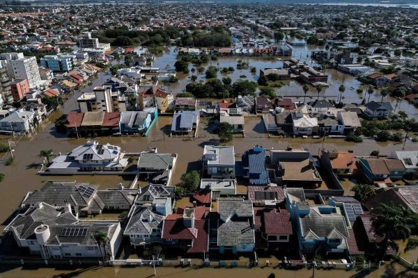 Com 446 municípios afetados pela enchente histórica que assola o Rio Grande do Sul, a Confederação Nacional de Municípios (CNM) subiu a estimativa de prejuízos decorrentes da chuva no estado. Segundo balanço da entidade, de 29 de abril até as 14 horas deste domingo (12/5), as chuvas já causaram mais de R$ 8,4 bilhões em prejuízos financeiros.