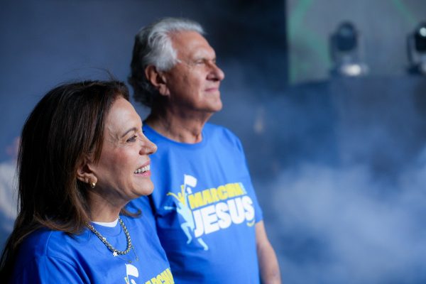 O governador Ronaldo Caiado e a coordenadora do Goiás Social, primeira-dama Gracinha Caiado, participaram nesta quinta-feira (30/5) da 32ª edição da Marcha para Jesus, em São Paulo, durante o feriado de Corpus Christi. Concentrados na Praça Heróis da Força Expedicionária Brasileira, na Zona Norte da capital paulista, os fiéis participaram da celebração final, que este ano teve como tema “Dupla Honra”, em referência ao texto bíblico de Isaías.