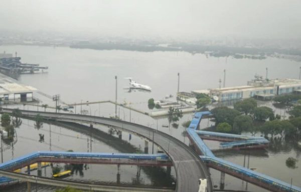 Uma nova frente fria avança pelo Sul desde a sexta-feira, 17. O Instituto Nacional de Meteorologia (Inmet) acendeu alertas de chuvas intensas e temporais para o noroeste e nordeste do Rio Grande do Sul, e todo o Estado de Santa Catarina e do Paraná até o fim da tarde deste sábado, 18, e a madrugada do domingo, 19.