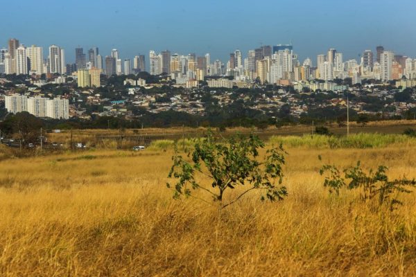 A previsão do tempo indica tempo seco e sol em odas as regiões de Goiás nesta segunda-feia (13/5). A informação é do Centro de Informações Meteorológicas e Hidrológicas de Goiás (Cimehgo), que divulgou boletim que também alerta para a grande diferença entre temperaturas mínimas e máximas. 