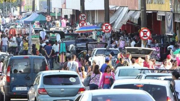 Principal data de vendas do primeiro semestre, o Dia das Mães deve levar 94% dos consumidores goianienses às compras, segundo levantamento feito pela Câmara de Dirigentes Lojistas (CDL) Goiânia. De acordo com a pesquisa, as poucas pessoas que não irão presentear apontaram a falta de condições financeiras ou a não importância da data como justificativa. 