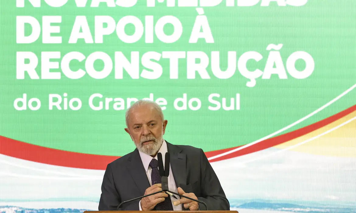 O presidente Luiz Inácio Lula da Silva assinou, nesta quarta-feira (29), em Brasília, medida provisória (MP) para ampliar o escopo do Fundo Social e disponibilizar recursos para abertura de crédito em locais atingidos por calamidades públicas.