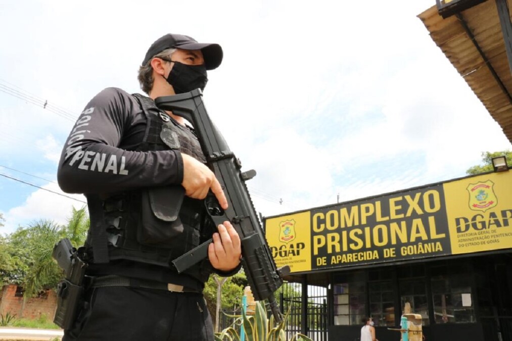 As inscrições para o concurso público que vai preencher 1,6 mil vagas para o cargo de policial penal em Goiás seguem até o dia 14 de agosto. O cadastro deve ser feito pelo site do Instituto Brasileiro de Formação e Capacitação (IBFC), com taxa de R$ 150.