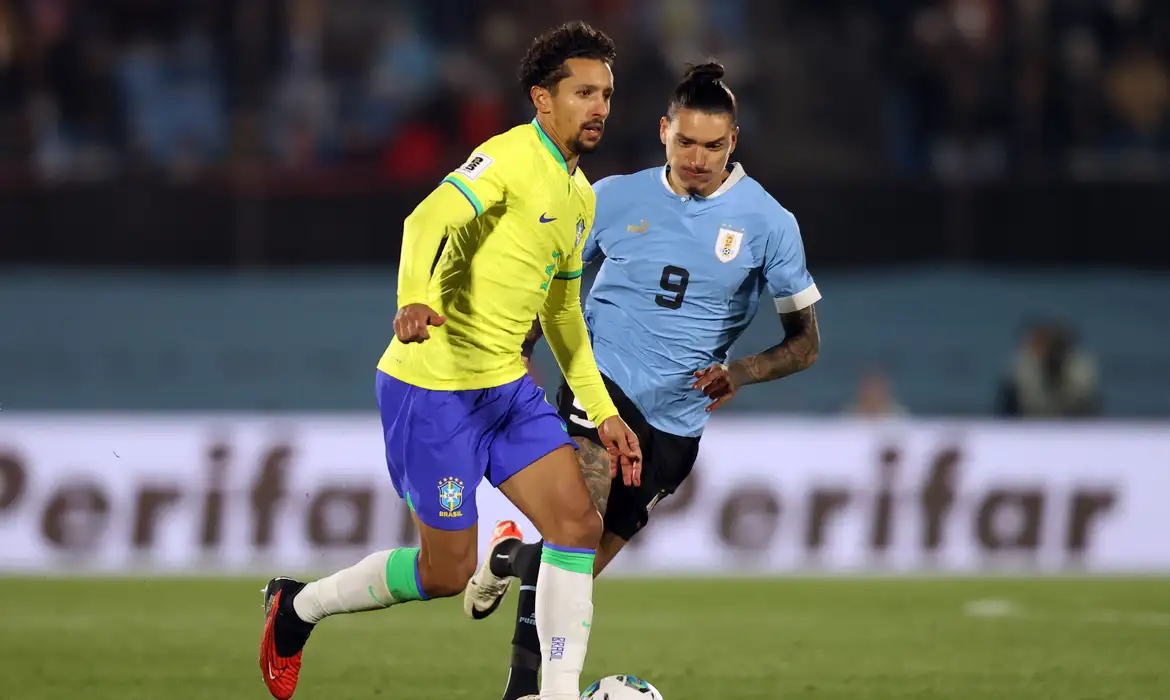 O Brasil enfrenta o Uruguai em uma partida decisiva em busca de uma vaga nas semifinais da Copa América. O confronto entre a seleção brasileira e a Celeste será realizado a partir das 22h (horário de Brasília) deste sábado (6) no estádio Allegiant, em Las Vegas (Estados Unidos).