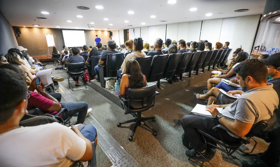 O Ministério da Gestão e da Inovação em Serviços Públicos (MGI) informou que 31.050 candidatos solicitaram devolução da taxa de inscrição do Concurso Público Nacional Unificado (CPNU) e, com isso, a participação deles no processo seletivo foi cancelada.