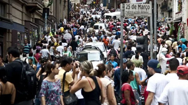 A Organização das Nações Unidas (ONU) divulgou na quinta-feira (11/7), o documento World Population Prospects 2024, que faz projeções sobre a população mundial até o fim deste século. O relatório estima que muitos países já atingiram o pico populacional, enquanto outros seguem em crescimento em diferentes níveis.