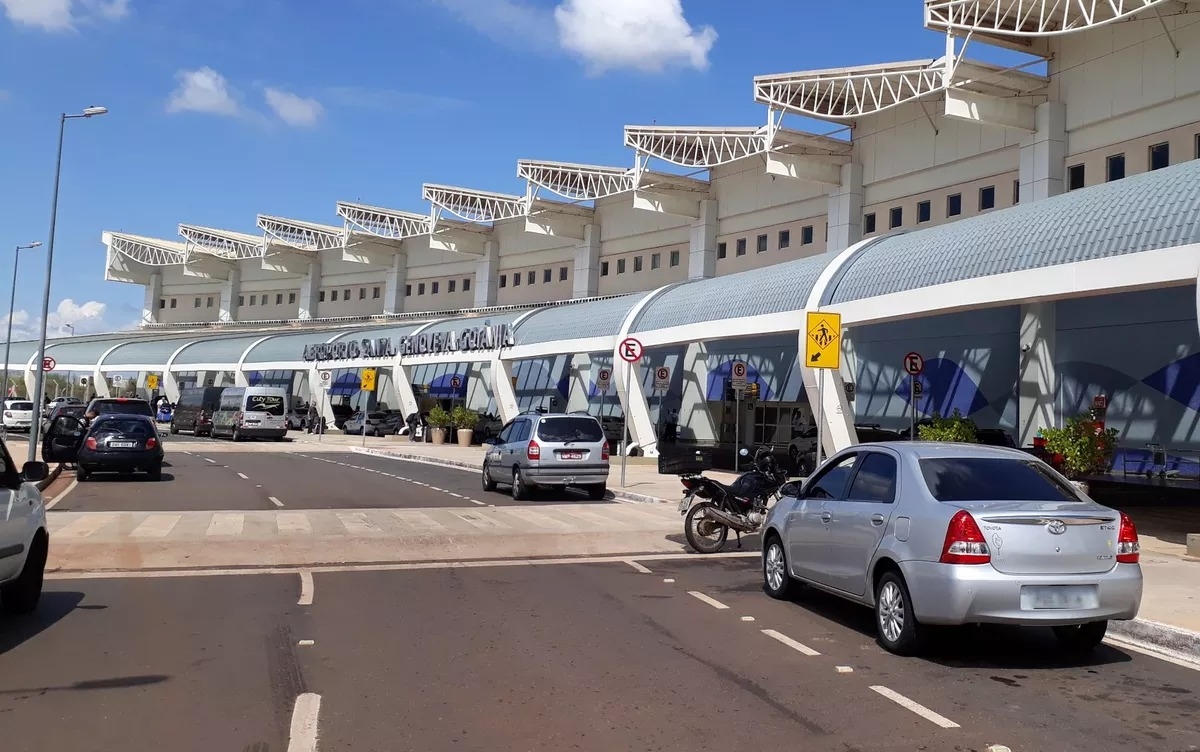 O apagão cibernético registrado nesta sexta-feira (19/7) não impactou voos no Aeroporto de Goiânia. Segundo informações do terminal aéreo, houve dois atrasos da Companhia Azul, no entanto, não é possível afirmar que tenha relação com a pane mundial. 