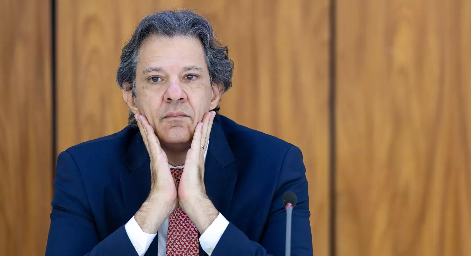 Depois de o ministro da Fazenda, Fernando Haddad, anunciar a contenção de R$ 15 bilhões de despesas do Orçamento deste ano para tentar entregar um resultado primário dentro do limite meta fiscal, analistas refazem as contas sobre o corte adicional que será necessário para os próximos meses, para que o objetivo seja cumprido.