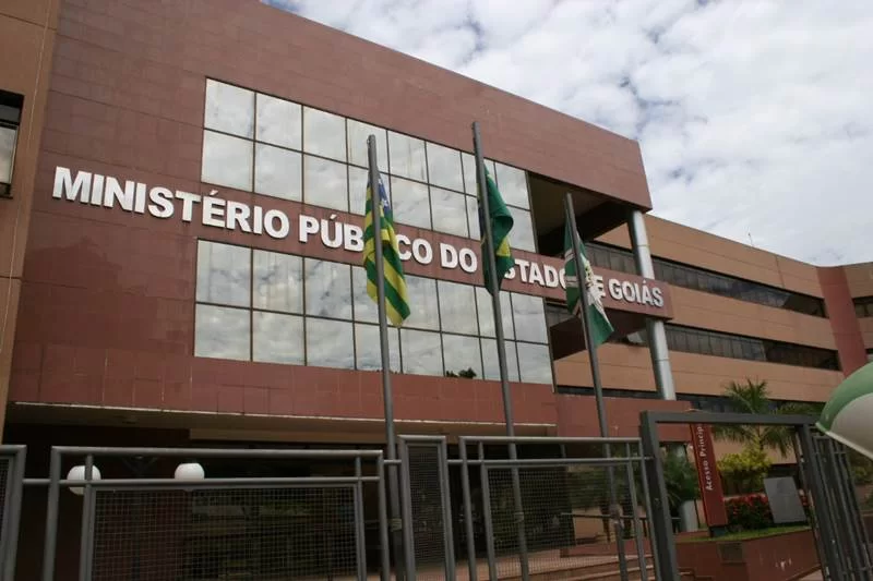 A prefeitura e a Câmara Municipal de Goiânia foram orientadas pelo Ministério Público do Estado de Goiás (MPGO) para que sejam retirados do projeto de lei (PL) 165/2024, em tramitação na Casa, os imóveis originariamente destinados a equipamentos urbanísticos (escolas, hospitais, creches, etc) e áreas verdes (confira o documento).