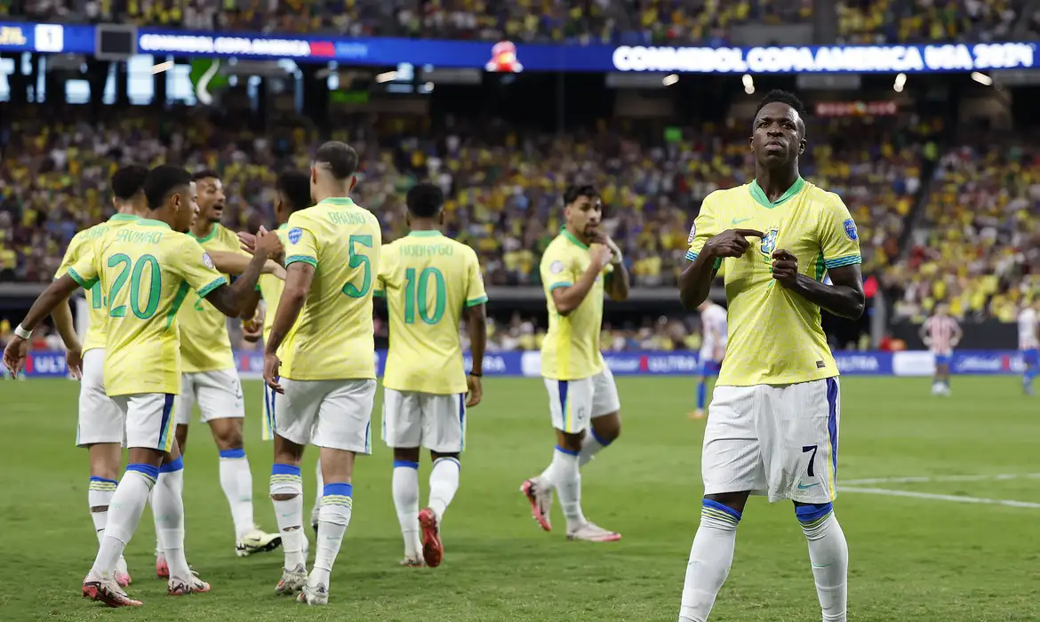 A seleção brasileira de futebol entra em campo contra a Colômbia, na noite desta terça-feira (02/07), de olho na classificação às quartas de final da Copa América, nos Estados Unidos. O Brasil depende apenas de um empate no último duelo da fase de grupos para avançar na competição.