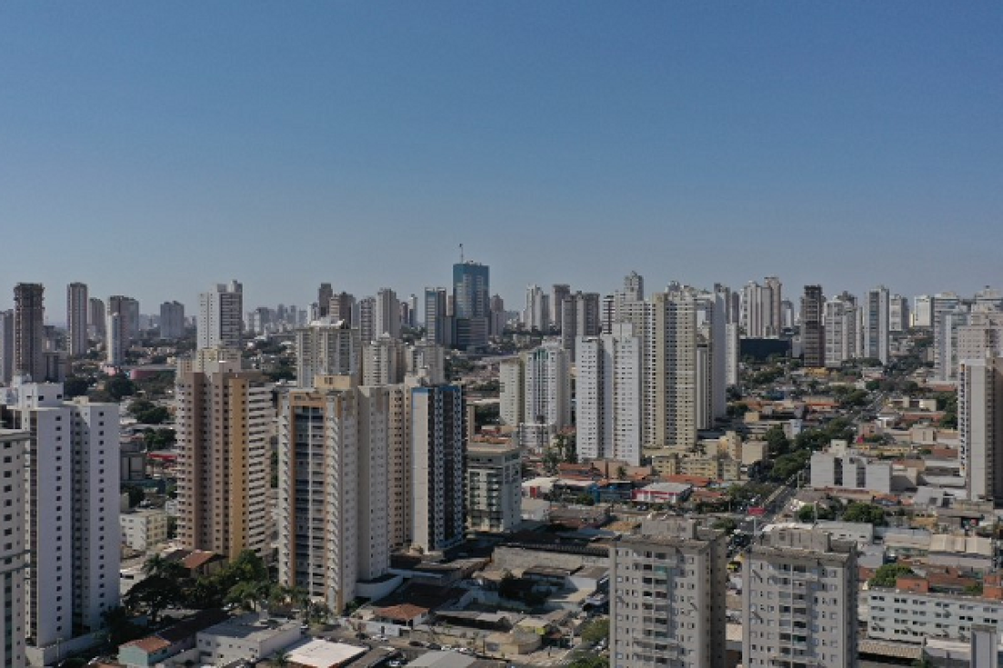 De acordo com estimativas divulgadas nesta quinta-feira (29) pelo Instituto Brasileiro de Geografia e Estatística (IBGE), Goiânia tem 1,49 milhão de habitantes e é a 10º maior cidade do Brasil.