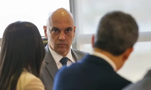 O ministro Alexandre de Moraes, do Supremo Tribunal Federal (STF), disse nesta terça-feira, 13, que todas as investigações conduzidas por ele seguiram as normais previstas em lei. "Todos os procedimentos foram oficiais