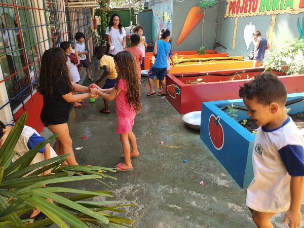 As unidades educacionais da rede municipal de educação de Goiânia têm adotado cuidados preventivos para o enfrentamento do período seco e quente. As orientações visam garantir a saúde e bem-estar nos Centros Municipais de Educação Infantil (Cmeis) e escolas.