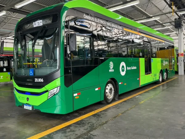 O BRT Norte-Sul começa a rodar em Goiânia no próximo sábado (31/8) e contará com a mesma tarifa do serviço comum de transporte coletivo: R$ 4,30. Desde 2019, Goiânia é a única capital brasileira a manter congelado o valor da passagem de ônibus. 