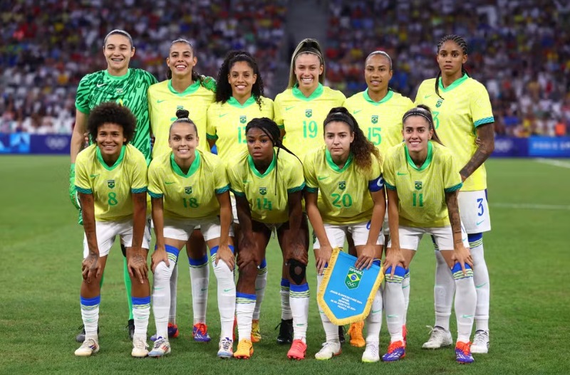 A seleção brasileira feminina de futebol disputa neste sábado (10/8), às 12h (de Brasília), no Estádio Parque dos Príncipes, em Paris, a medalha de ouro dos Jogos Olímpicos de Paris-2024. Depois de 16 anos, o Brasil reencontra os Estados Unidos em uma decisão olímpica.