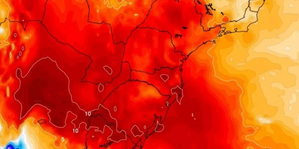 Uma nova massa de ar quente e seco que começou a avançar nesta quinta-feira (29/8), deve se estabelecer sobre o Brasil na 1ª semana de setembro. Segundo meteorologistas, haverá nova onda de calor a partir de segunda-feira (2/9).