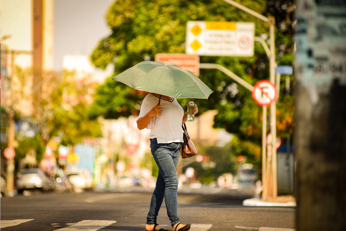 Após a chegada do período seco, iniciado entre maio e junho na Região Centro-Oeste, o índice de umidade relativa (UR) do ar tem registrado níveis abaixo dos 30%, conforme dados do Instituto Nacional de Meteorologia (Inmet).