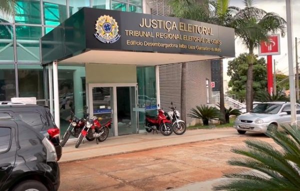 Nas eleições municipais deste ano, juízes eleitorais designados pelos tribunais regionais eleitorais (TREs) também exercem o poder de polícia para coibir eventuais propagandas extemporâneas ou irregulares. Isso é uma atribuição administrativa, na qual os procedimentos adotados na apuração das denúncias se diferem dos utilizados em ações judiciais. 