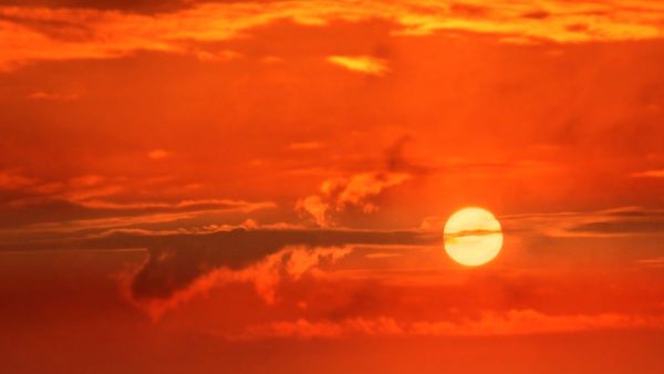 O Instituto Nacional de Meteorologia (Inmet) divulgou nesta quarta-feira (21/8), alerta de "grande perigo" devido ao calor intenso que até a sexta-feira (23/8), vai atingir Goiás, além de Mato Grosso, Minas Gerais, Santa Catarina, Mato Grosso do Sul, São Paulo e Paraná.