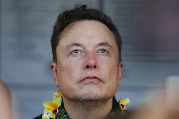 O bilionário Elon Musk, dono da rede social X (antigo Twitter) chamou o ministro do Supremo Tribunal Federal (STF) Alexandre de Moraes de "tirano" e "ditador" e o presidente Luiz Inácio Lula da Silva (PT) de "cão de colo" nesta quinta-feira, 29.