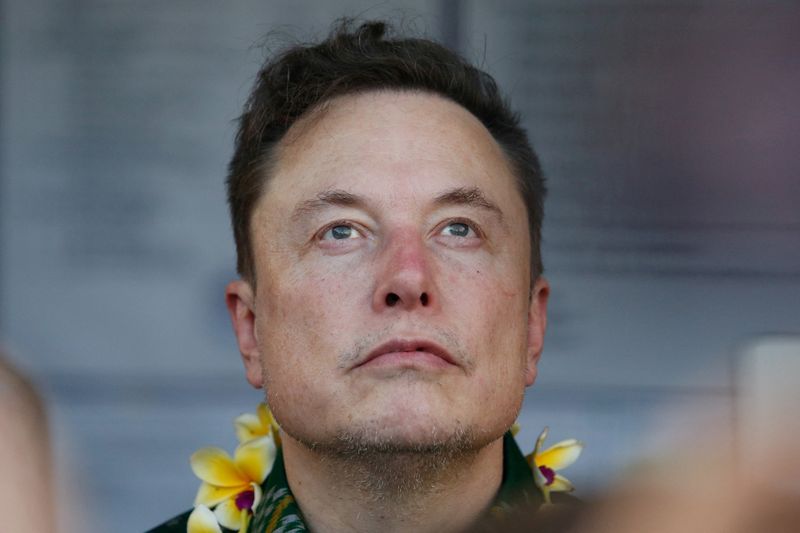 O bilionário Elon Musk, dono da rede social X (antigo Twitter) chamou o ministro do Supremo Tribunal Federal (STF) Alexandre de Moraes de "tirano" e "ditador" e o presidente Luiz Inácio Lula da Silva (PT) de "cão de colo" nesta quinta-feira, 29.