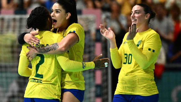 Deu Brasil no "mata-mata" antecipado da fase de classificação do handebol feminino nos Jogos Olímpicos de Paris-2024. Em grande apresentação diante de Angola, nesta sábado, a seleção fez 30 a 19, se garantindo nas quartas de final com a última vaga do Grupo B. A líder da chave foi a França, que fez 32 a 24 sobre a lanterna e eliminada Espanha.