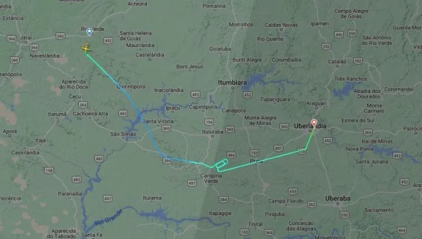 Outro susto envolveu a Voepass na noite desta quinta-feira (15/8). É que um avião da empresa teve uma pane elétrica entre Goiás e São Paulo (SP). A aeronave saiu de Rio Verde com destino a Guarulhos, mas precisou pousar em Uberlândia (MG). As informações são do jornal Globo.