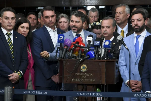 Deputados e senadores apoiadores do ex-presidente Jair Bolsonaro (PL) protocolaram, nesta segunda-feira, 9, pedido de impeachment contra o ministro Alexandre de Moraes, do Supremo Tribunal Federal (STF).