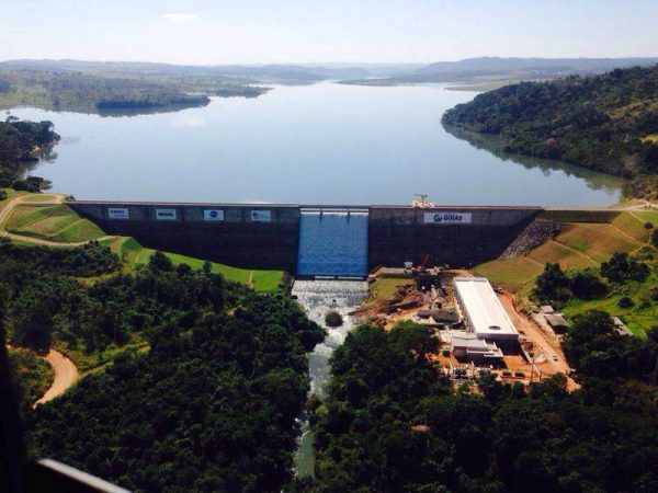 Depois de mais de 140 dias sem chuva, e com o rio Meia Ponte no nível crítico 3, a Saneago informou, nesta segunda-feira (16/9), que só não apelou ainda para o racionamento por conta do sistema João Leite, que vem auxiliando no abastecimento de Goiânia.