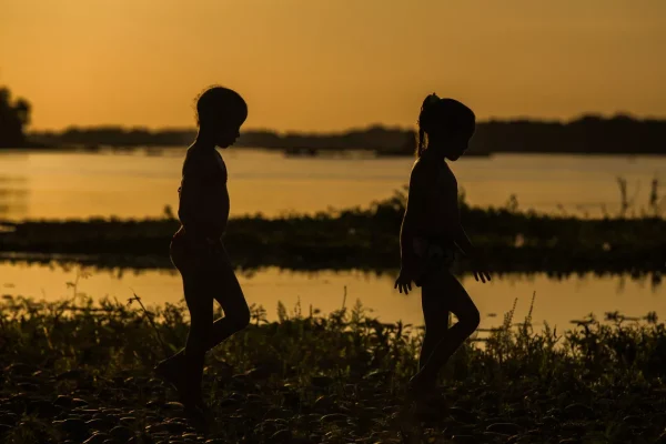 Com apenas duas semanas para as eleições municipais – e em meio a calor e fumaça –, o Fundo das Nações Unidas para a Infância (Unicef) alerta em novo levantamento divulgado nesta segunda-feira (23) para a importância de novos prefeitos e prefeitas investirem em medidas voltadas à resiliência climática e à garantia dos direitos de crianças e adolescentes.