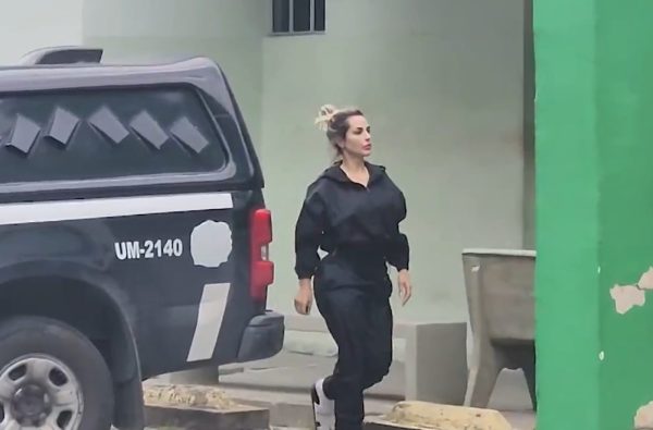 O Tribunal de Justiça de Pernambuco manteve a prisão preventiva da influenciadora Deolane Bezerra e de sua mãe, Solange Bezerra após audiência de custódia realizada por videoconferência nesta quarta-feira (5/9). 