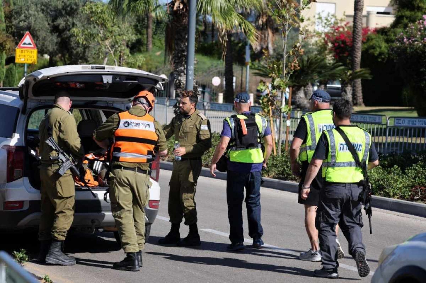 Um drone foi lançado, neste sábado (19/10), em direção à casa do primeiro-ministro israelense, Benjamin Netanyahu, em Cesareia, segundo o governo do país. Netanyahu e a mulher não estavam em casa. Não houve vítimas.