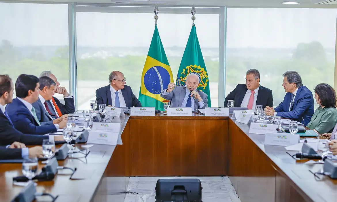 Preocupados com os impactos das plataformas online de apostas - as chamadas bets – integrantes do governo conversaram sobre o assunto com o presidente Lula, que mencionou "o grau de dependência" dos apostadores. ￼