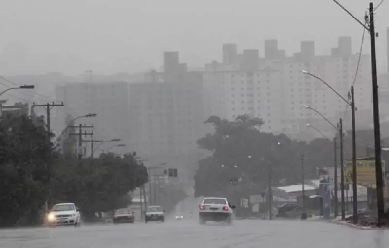 O Instituto Nacional de Meteorologia (Inmet)  de perigo para tempestades, abrangendo várias regiões do Brasil, incluindo Goiás. O aviso, que engloba os Estados do Centro-Oeste, Sudeste e Sul, é válido até esta sexta-feira (11/10) e poderá ser atualizado conforme as condições meteorológicas.