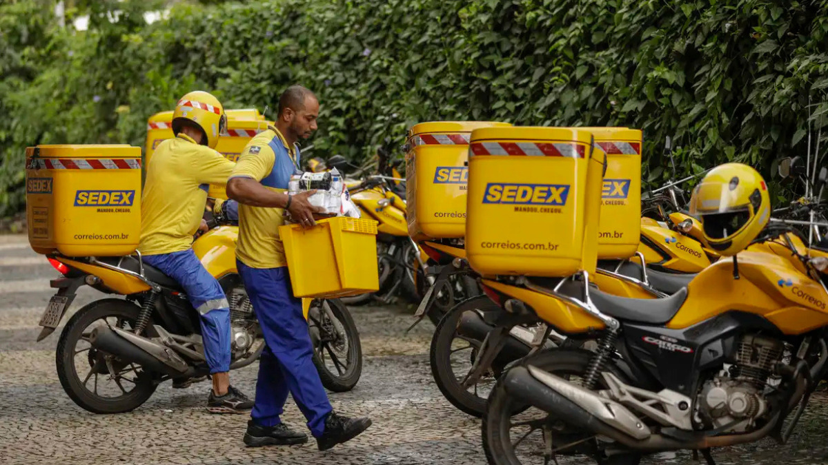 As inscrições para as 3.511 vagas imediatas do concurso dos Correios encerram nesta segunda-feira (28), às 23h, pelo horário de Brasília.