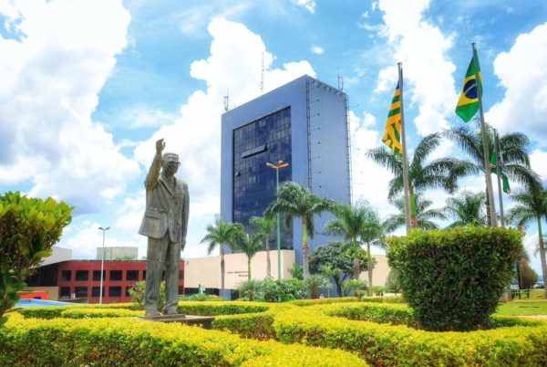 Foi publicado pela Prefeitura de Goiânia no Diário Oficial do Município (DOM), na quinta-feira (17/10), decreto que estabelece racionalização de despesas com o objetivo de assegurar o equilíbrio fiscal do município e cumprir compromissos previamente assumidos.