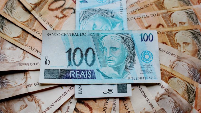 O governo central registrou déficit primário de R$ 22,404 bilhões em agosto, ante um saldo negativo de R$ 26,730 bilhões no mesmo mês do ano passado, informou o Tesouro Nacional nesta quinta-feira (3).