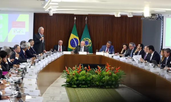 O presidente Luiz Inácio Lula da Silva esteve em reunião com governadores nesta quinta-feira (31/10) no Palácio do Planalto, em Brasília, para apresentar a Proposta de Emenda Constitucional (PEC) da Segurança Pública.