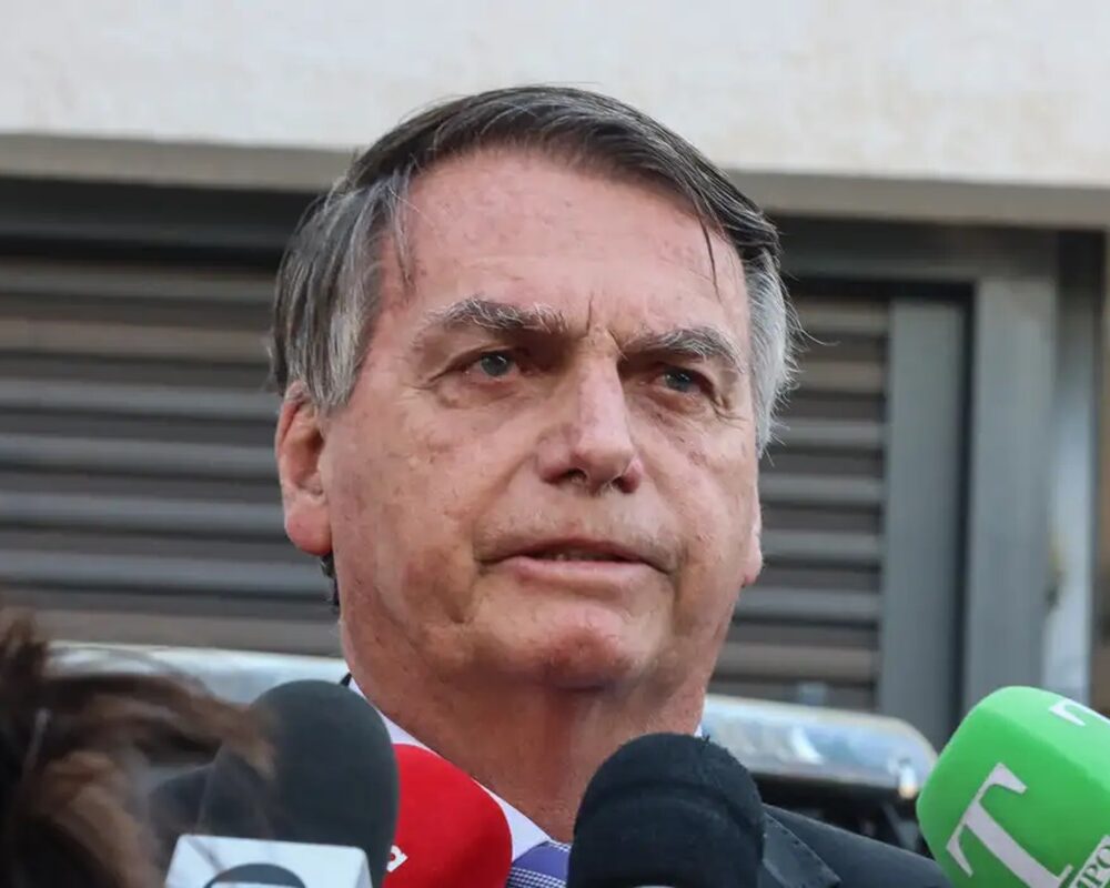 O ex-presidente Jair Bolsonaro (PL) foi indiciado pela Polícia Federal (PF) nesta quinta-feira (21) pelos crimes de tentativa de golpe de Estado, abolição violenta do Estado democrático de Direito e organização criminosa.