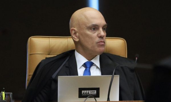 O ministro Alexandre de Moraes, do Supremo Tribunal Federal (STF), deve enviar nesta terça-feira, 26, à Procuradoria-Geral da República (PGR) o inquérito da Polícia Federal que indiciou o ex-presidente da República Jair Bolsonaro