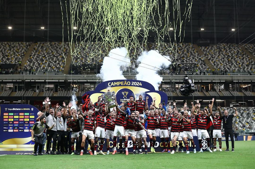 O Flamengo é o campeão da Copa do Brasil 2024. O time bateu o Atlético-MG novamente neste domingo, por 1 a 0, na Arena MRV, em Belo Horizonte.