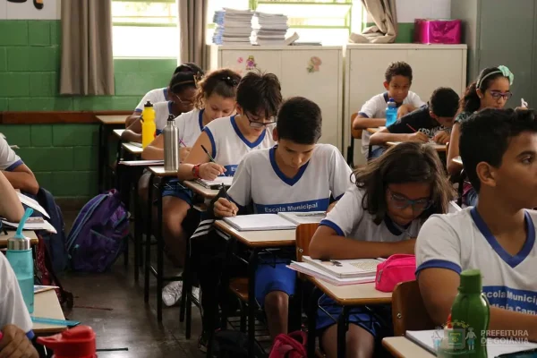 Goiânia ficou de fora de uma iniciativa do Ministério da Educação (MEC) que direciona à União a responsabilidade de financiar a abertura de matrículas em período integral nas escolas de educação básica em todo o Brasil. I