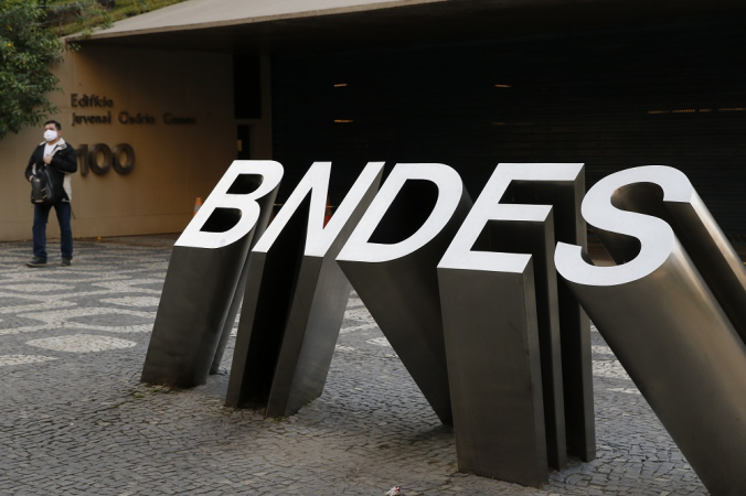 O Banco Nacional de Desenvolvimento Econômico e Social (BNDES) anunciou o lançamento de uma nova linha de crédito, chamada BNDES Crédito Digital, voltada para micro e pequenas empresas.