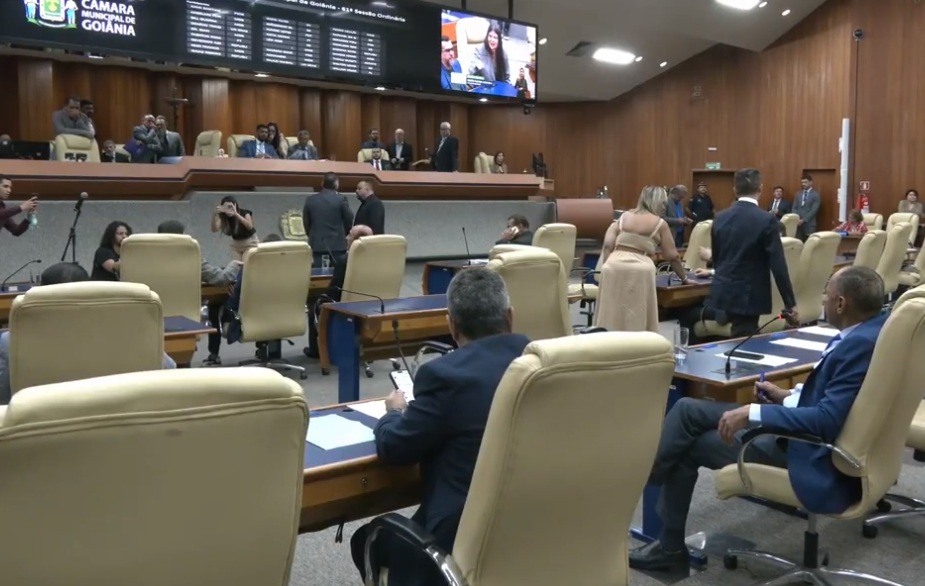 A Comissão de Constituição e Justiça (CCJ) da Câmara de Goiânia derrubou, nesta quarta-feira (13/11), os três vetos do prefeito Rogério Cruz às mudanças feitas pelo Poder Legislativo no projeto do Programa de Recuperação de Créditos Tributários, Fiscais e Não Tributários (Refis 2024).